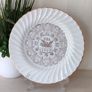 Vintage USA 1969 Round Scalloped Calendar and Zodiac Signs Plate